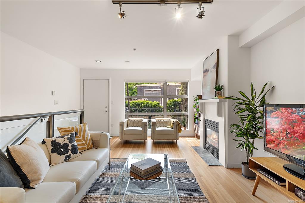 Fourth View of 821 Tyee Rd, Victoria, BC, V9A 7R2