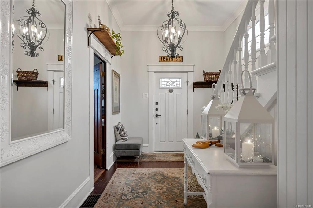 Fifth View of 16 Irwin St, Nanaimo, BC, V9R 4X1