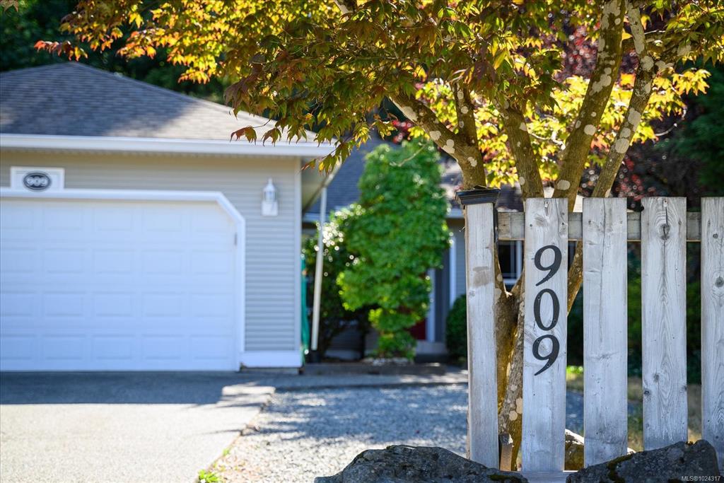 Second View of 909 Brookfield Pl, Nanaimo, BC, V9R 6P4