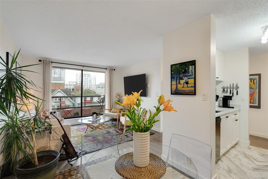 Fifth View of 1630 Quadra St, Victoria, BC, V8W 3J5