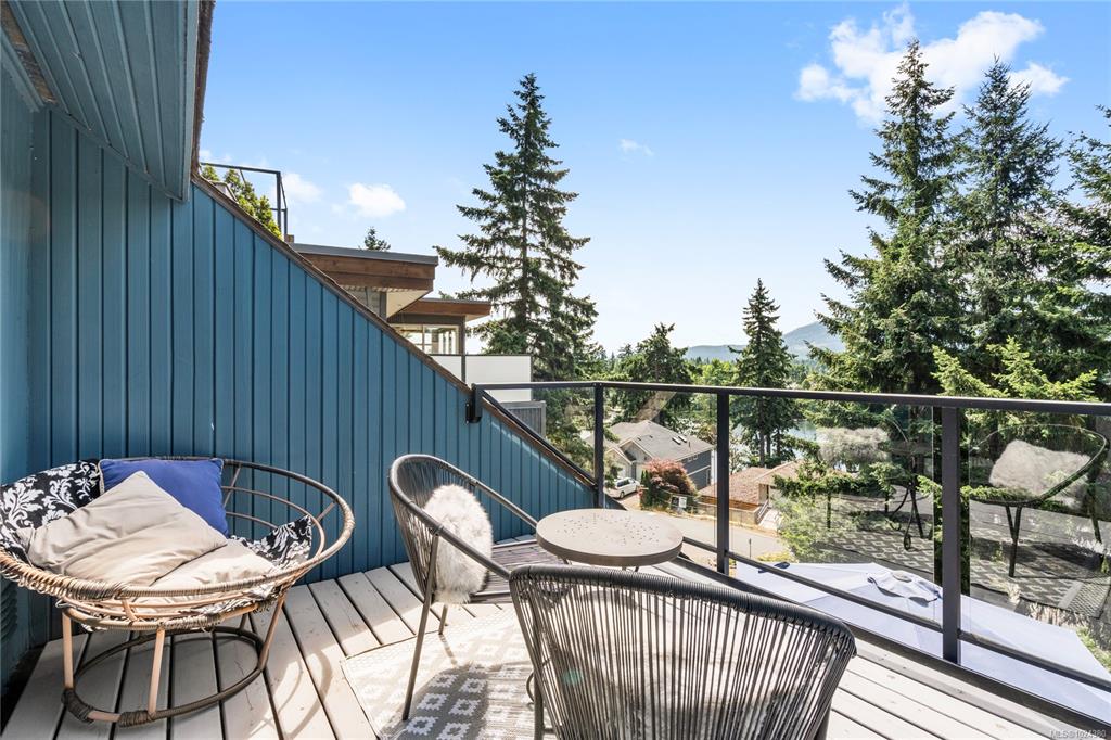 Fifth View of 271 Woodhaven Dr, Long Lake Heights, Nanaimo, BC, V9T 5M1