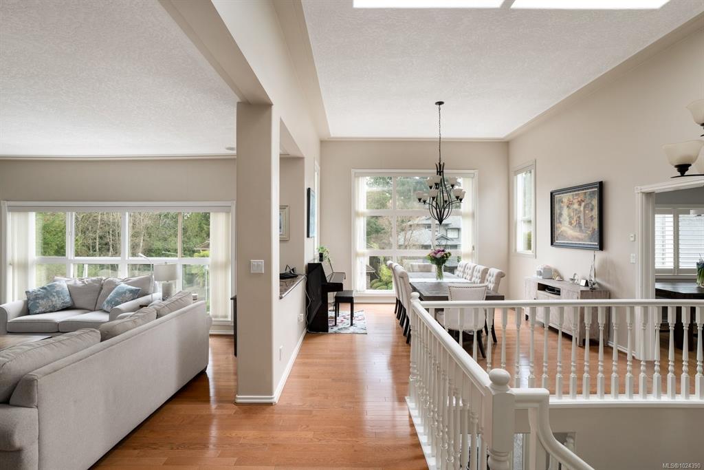 Fifth View of 4652 Boulderwood Dr, Saanich, BC, V8Y 3G5