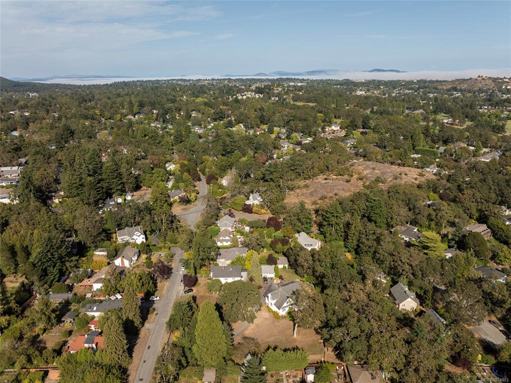 Fourth View of 3353 Salsbury Way, Saanich, BC, V8P 3K4