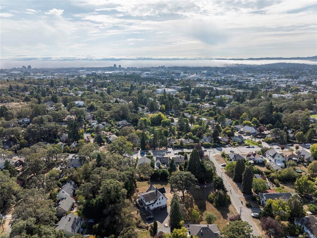 Fourth View of 3353 Salsbury Way, Saanich, BC, V8P 3K4