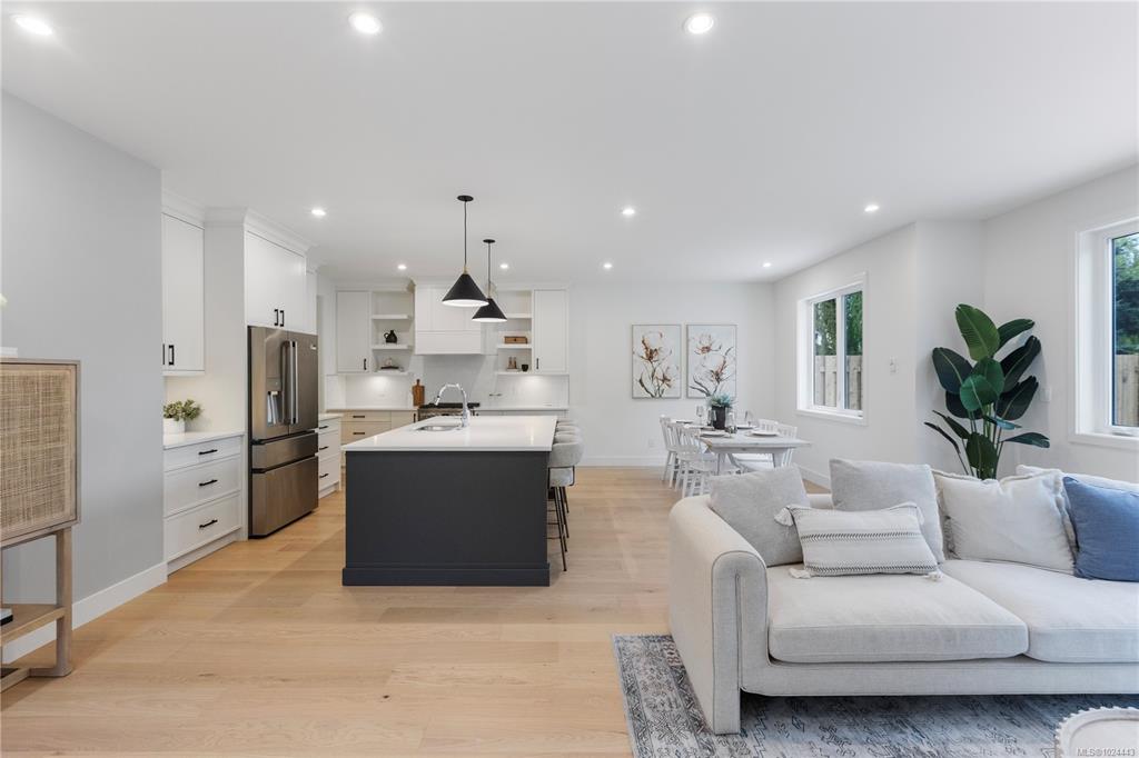 Fourth View of 220 Kamloops Ave, Saanich, BC, V8Z 1W5