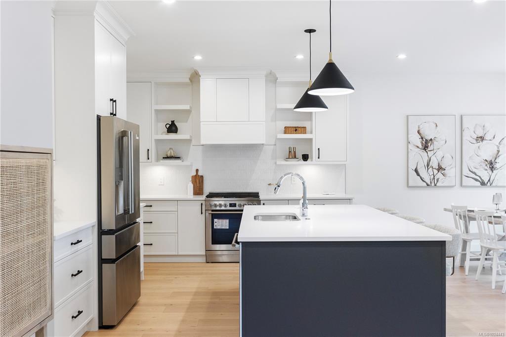 Fifth View of 220 Kamloops Ave, Saanich, BC, V8Z 1W5