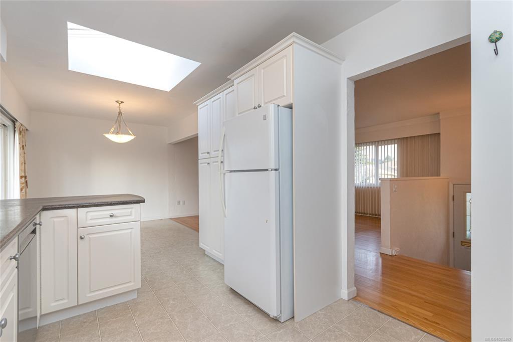 Fifth View of 1697 Cedarwood Close, Saanich, BC, V8N 1H1