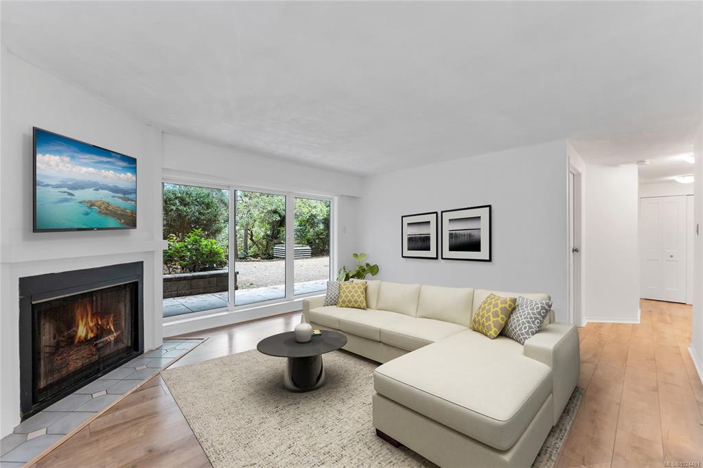 Third View of 3277 Quadra St, Quadra Heights, Saanich, BC, V8X 4W9