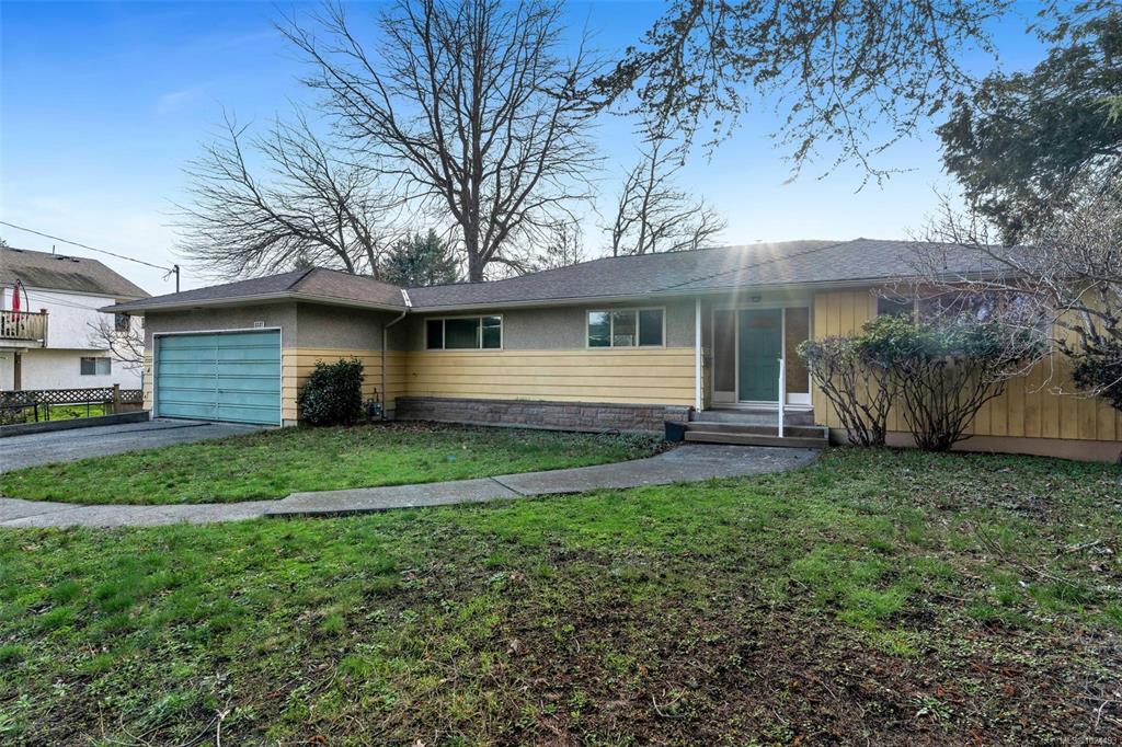 Third View of 2227 Edgelow St, Saanich, BC, V8N 1R6