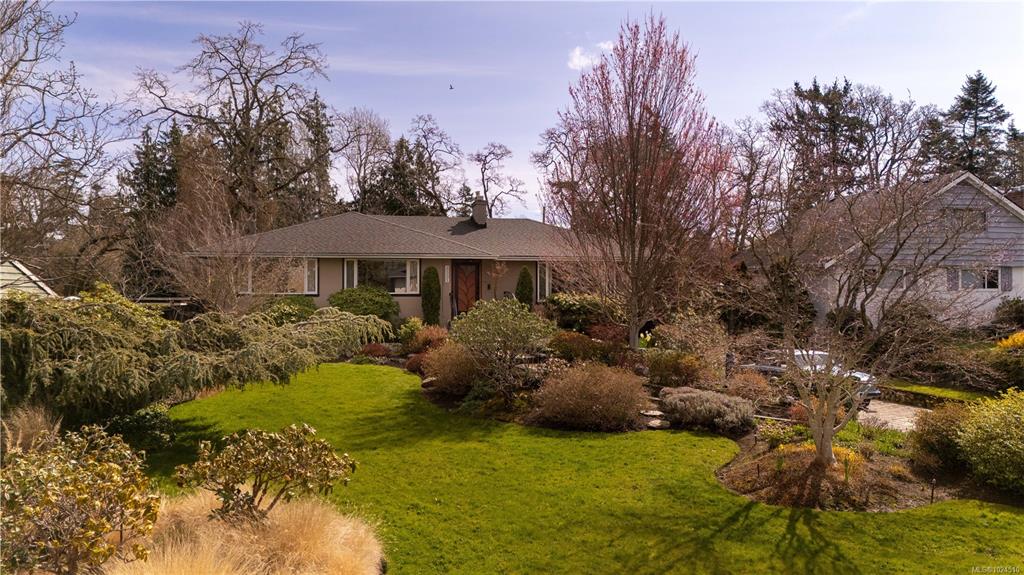 Fifth View of 3331 Woodburn Ave, Oak Bay, BC, V8P 5B8