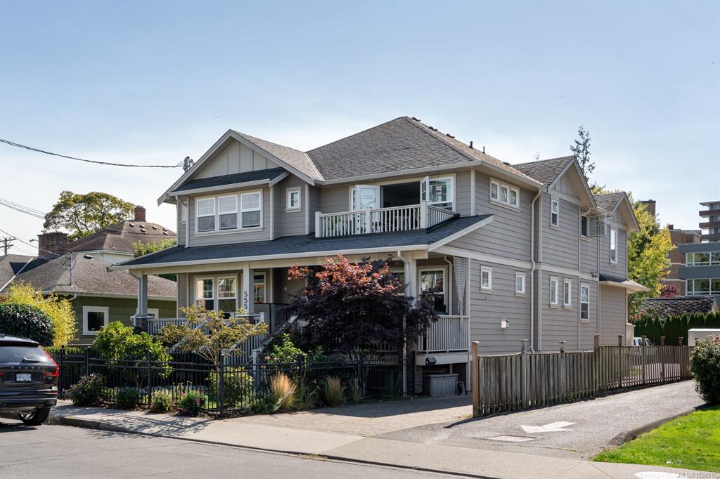 Third View of 555 Niagara St, Victoria, BC, V8V 1H2