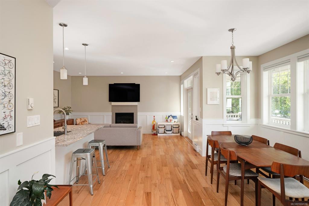 Fifth View of 555 Niagara St, Victoria, BC, V8V 1H2