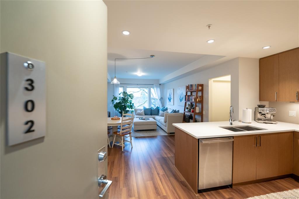 Fifth View of 3912 Carey Rd, Saanich, BC, V8Z 4E2