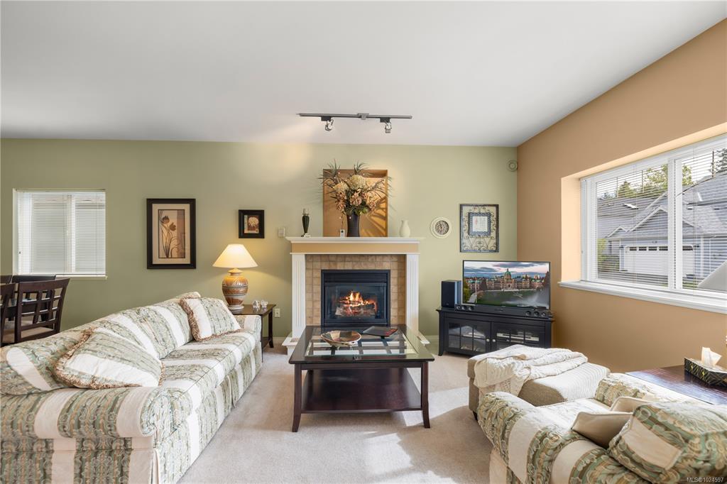 Third View of 8 Newstead Cres, View Royal, BC, V9B 6L4