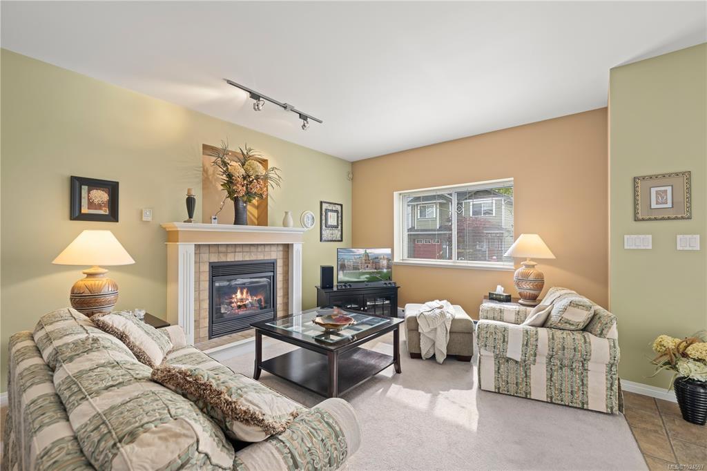 Fourth View of 8 Newstead Cres, View Royal, BC, V9B 6L4