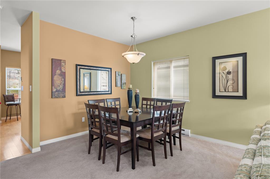 Fifth View of 8 Newstead Cres, View Royal, BC, V9B 6L4