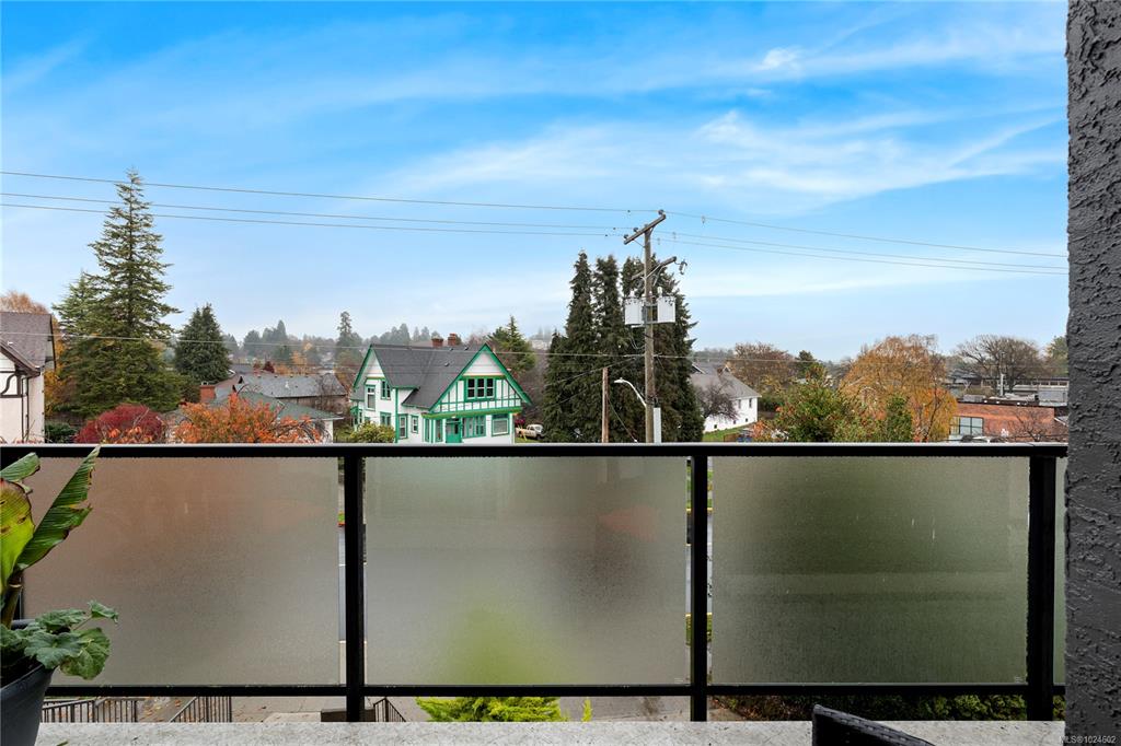 Third View of 1241 Fairfield Rd, WORTHINGTON COURT, Victoria, BC, V8V 3B3