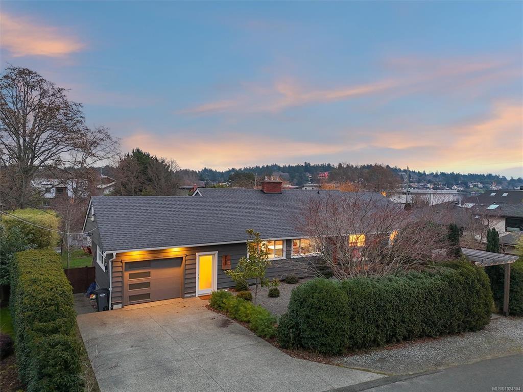 Fourth View of 3752 Waring Pl, Saanich, BC, V8P 5G1