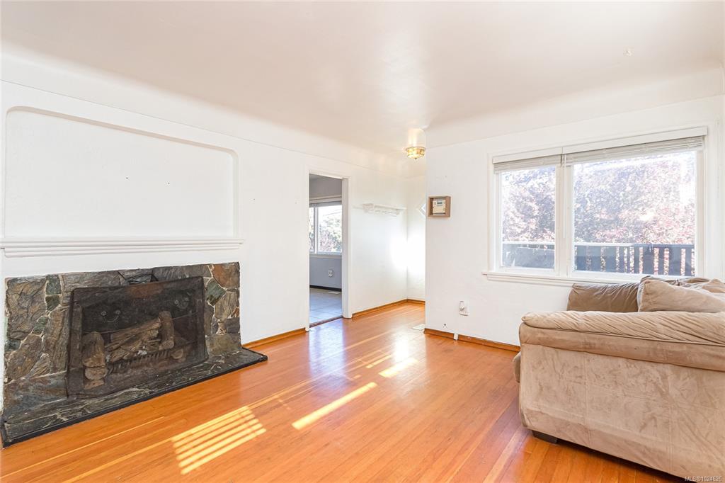 Fifth View of 1645 Haultain St, Victoria, BC, V8R 2K8