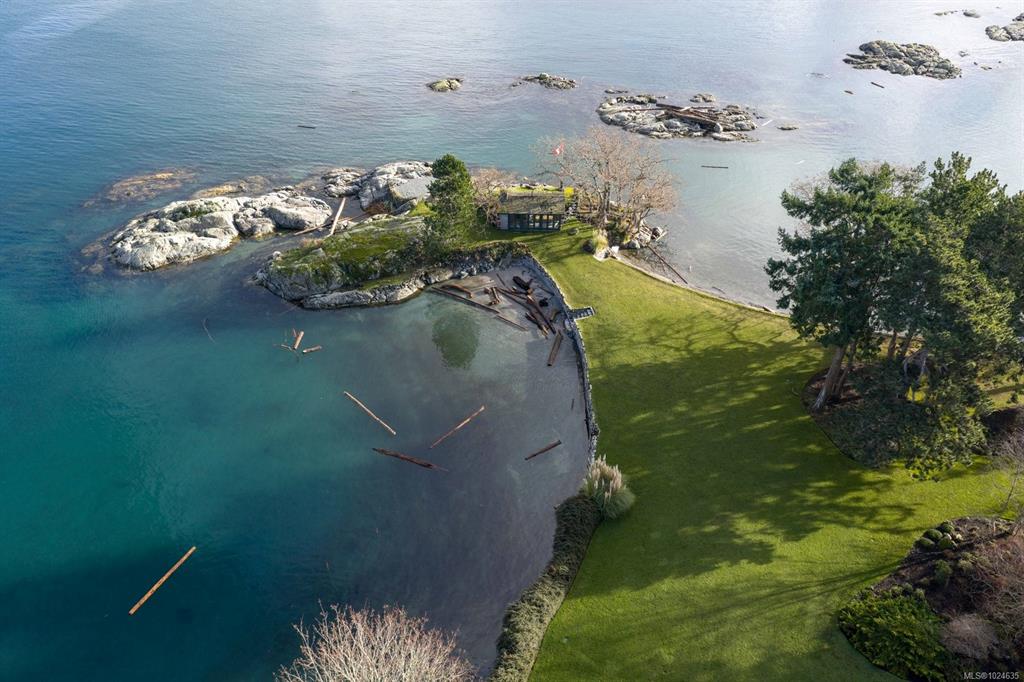 Fourth View of 3175 Beach Dr, Oak Bay, BC, V8R 6L7