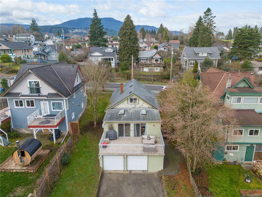 Second View of 38 Machleary St, Nanaimo, BC, V9R 2G4