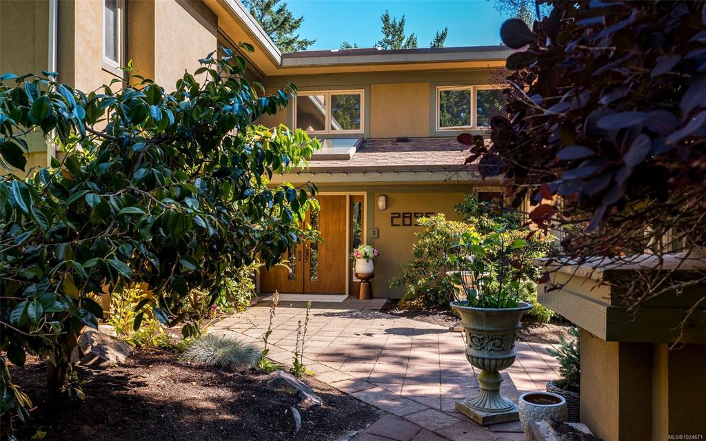 Fifth View of 2895 Lansdowne Rd, Oak Bay, BC, V8R 3P8