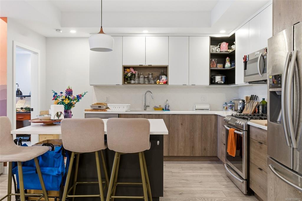 950 Whirlaway Cres, 1024811, BC,