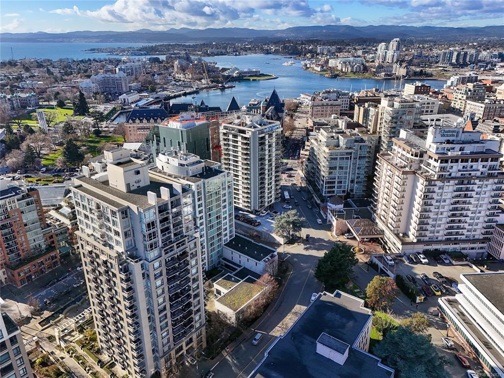 Second View of 751 Fairfield Rd, Victoria, BC, V8T 1C8