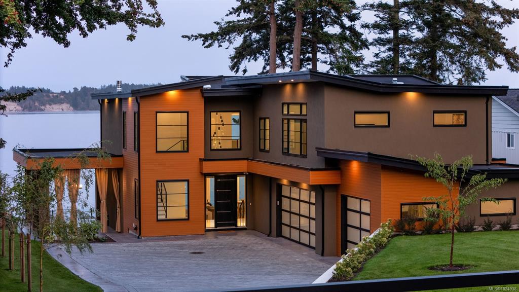 Fifth View of 8213 Lochside Dr, Central Saanich, BC, V8M 1T9