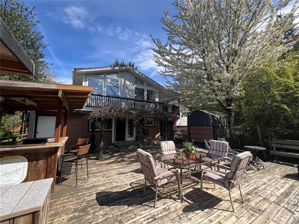 9146 West Saanich Rd, 1025002, BC,