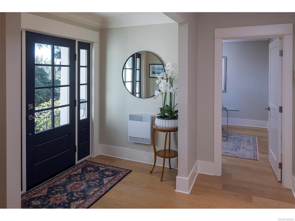 Third View of 2350 Nottingham Rd, Oak Bay, BC, V8R 6C1