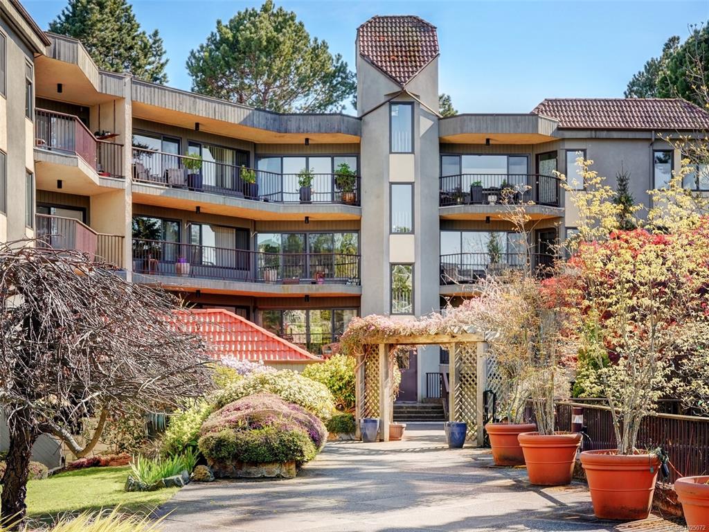 Second View of 1149 Rockland Ave, Chateauneuf, Victoria, BC, V8V 4T5