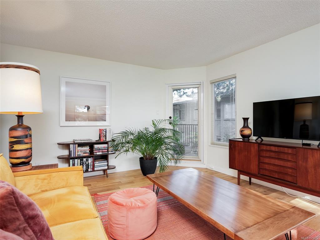 Fifth View of 1149 Rockland Ave, Chateauneuf, Victoria, BC, V8V 4T5