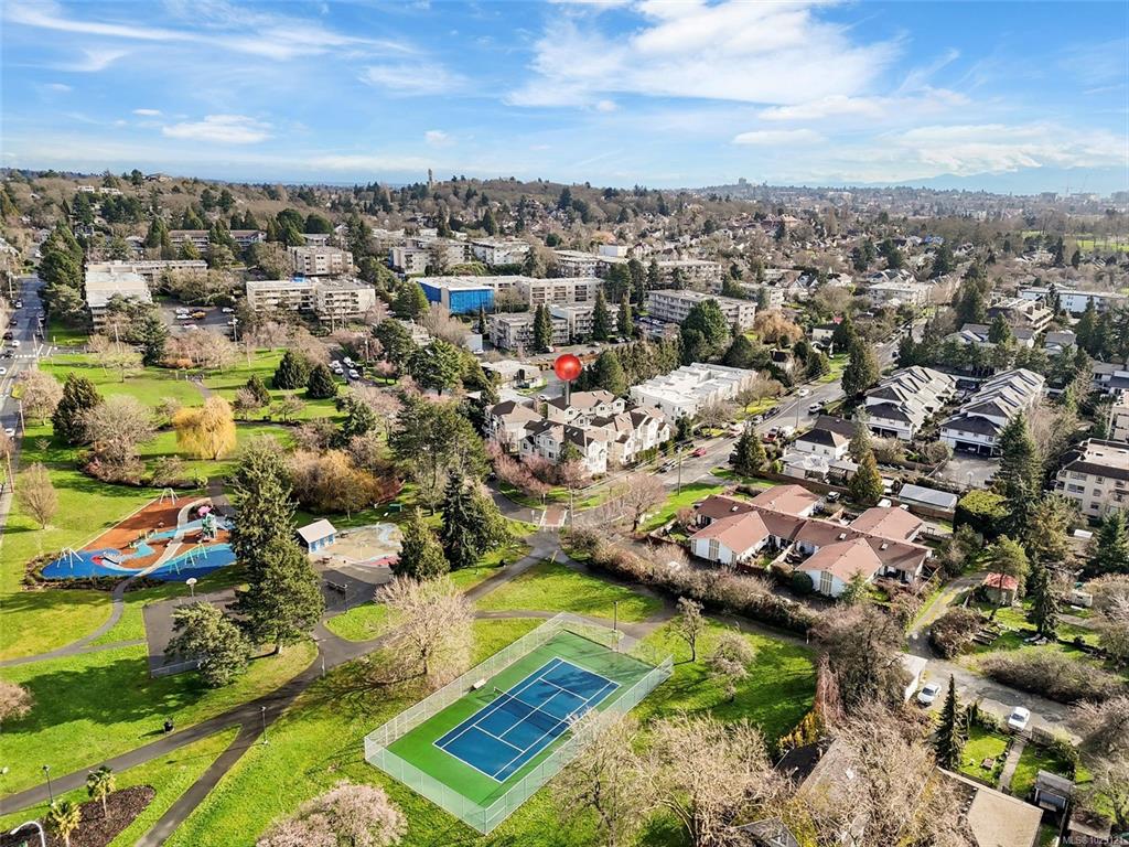 Fifth View of 3273 Rutledge St, Saanich, BC, V8X 1N6