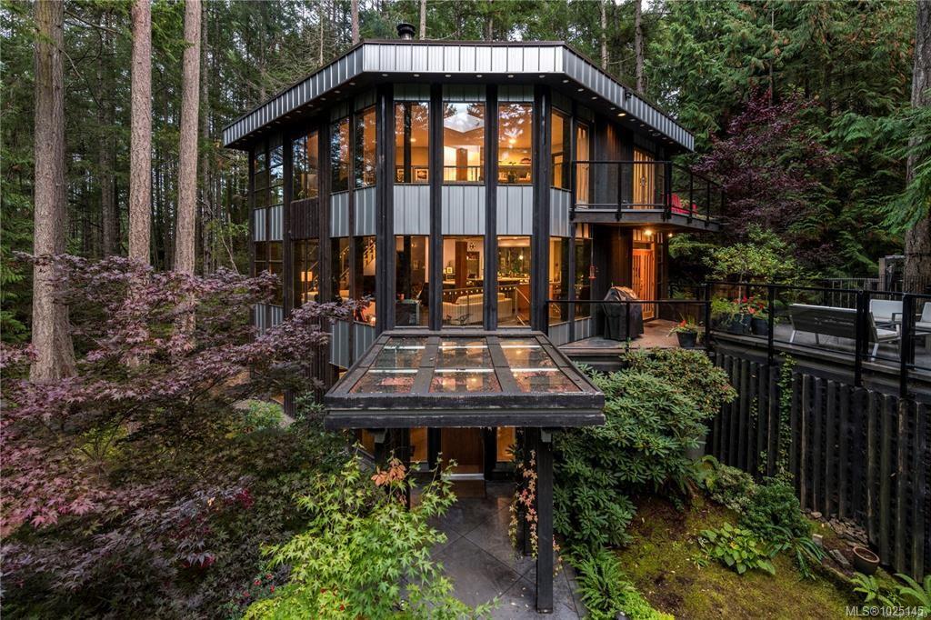 1457 Howcrest Rd, 1025145, BC,