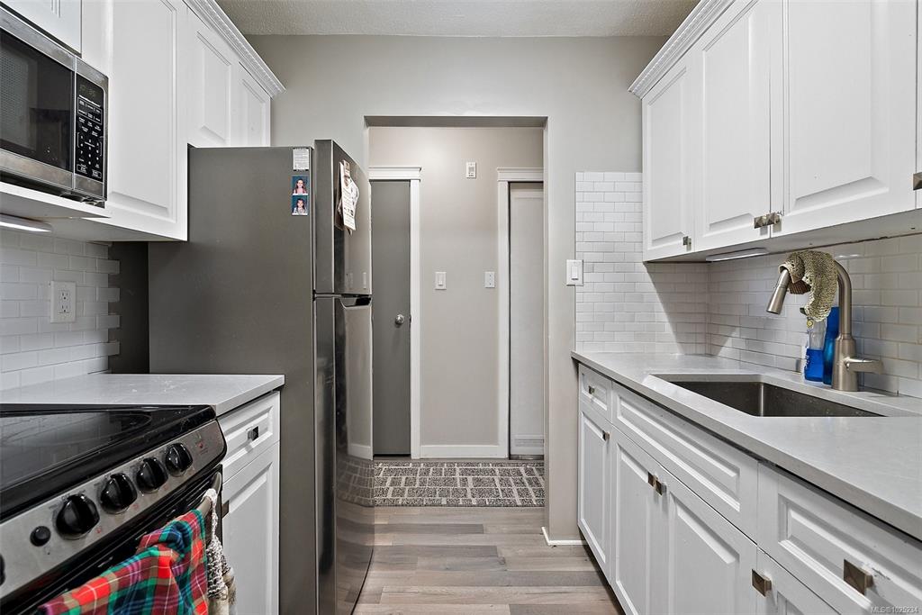 Fifth View of 3244 Seaton St, Saanich, BC, V8Z 3Y7