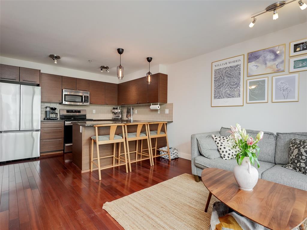 Third View of 1315 Esquimalt Rd, Esquimalt, BC, V9A 3P5