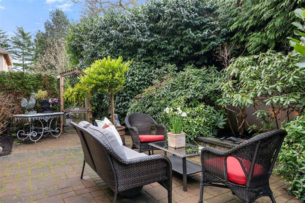 Third View of 2585 Sinclair Rd Ne, Glen Undine, Saanich, BC, V8N 1C1