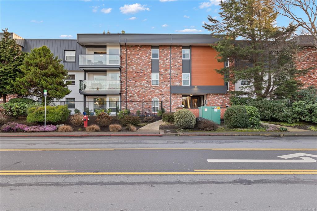 1725 Cedar Hill Cross Rd, 1025315, BC,