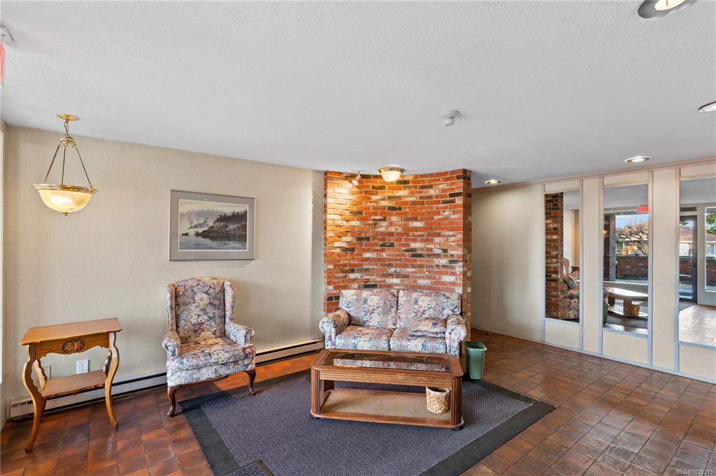 Fourth View of 1725 Cedar Hill Cross Rd, Cedar Hilll Place, Saanich, BC, V8P 2P8