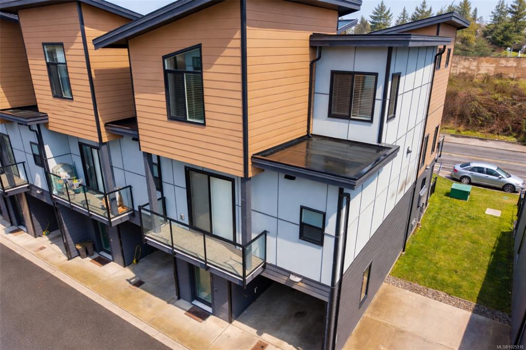 Second View of 687 Strandlund Ave, Langford, BC, V9B 3G2