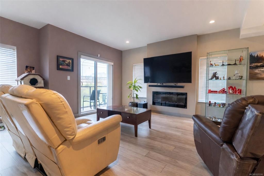 Fourth View of 687 Strandlund Ave, Langford, BC, V9B 3G2