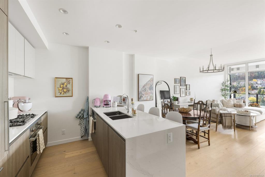 2000 Hannington Rd, 1025324, BC,