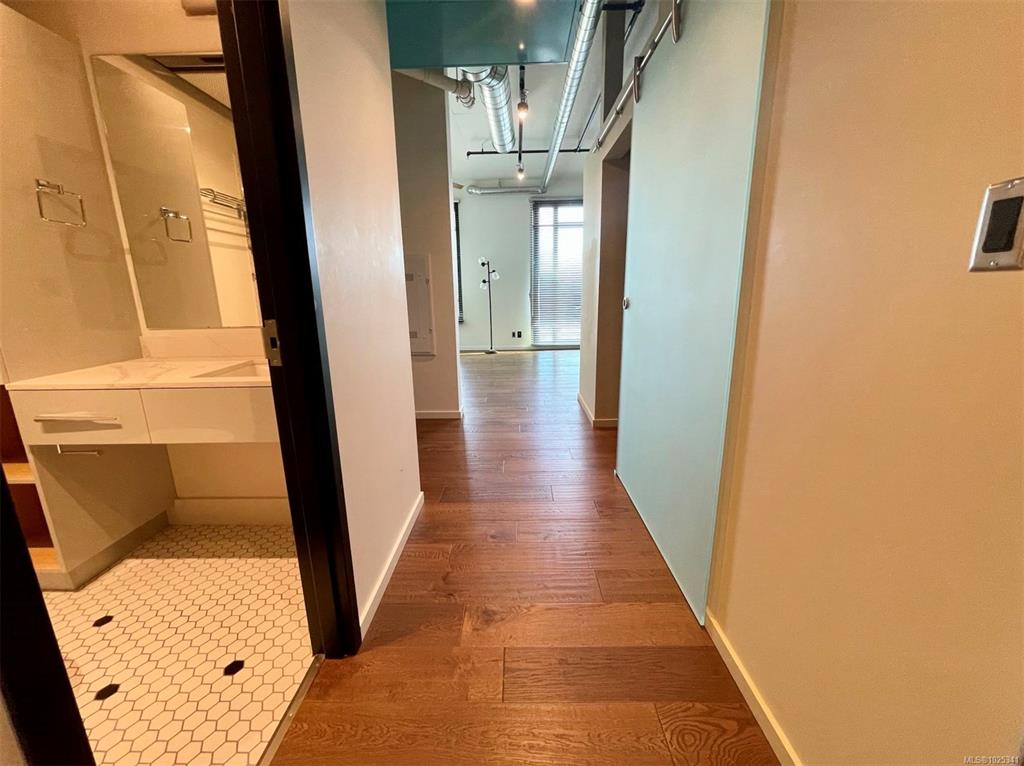 Third View of 1029 View St, Victoria, BC, V8V 4Y3