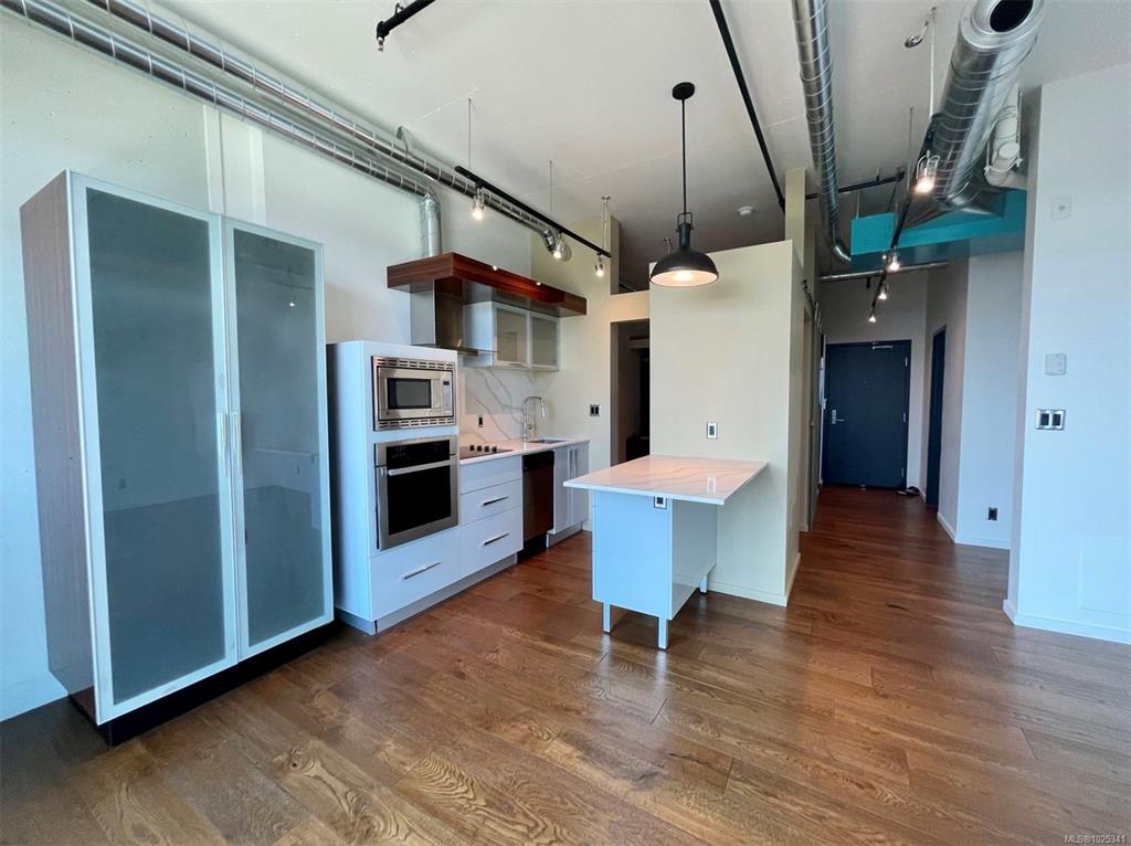 Fifth View of 1029 View St, Victoria, BC, V8V 4Y3