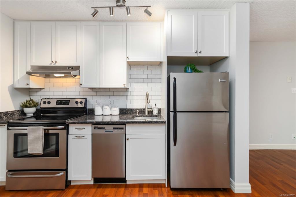 Fifth View of 2710 Grosvenor Rd, Victoria, BC, V8T 3M9