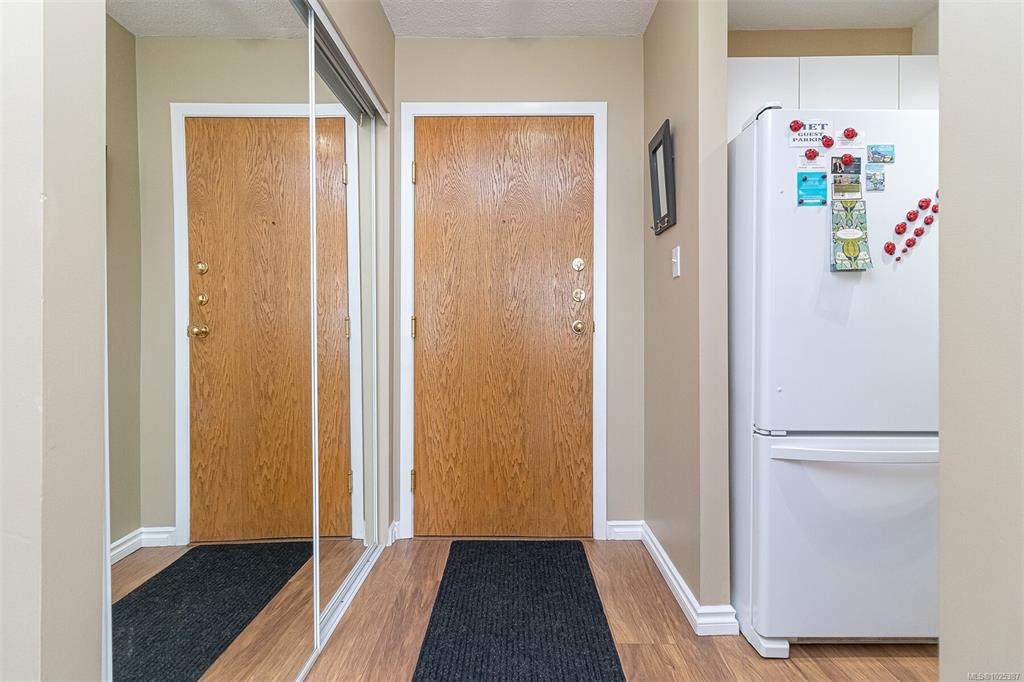 Third View of 835 View St, The Metropolitan, Victoria, BC, V8W 3W8