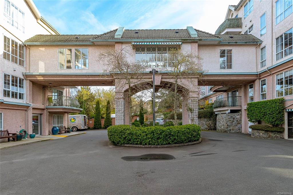 Third View of 3133 Tillicum Rd, Saanich, BC, V9A 2B4