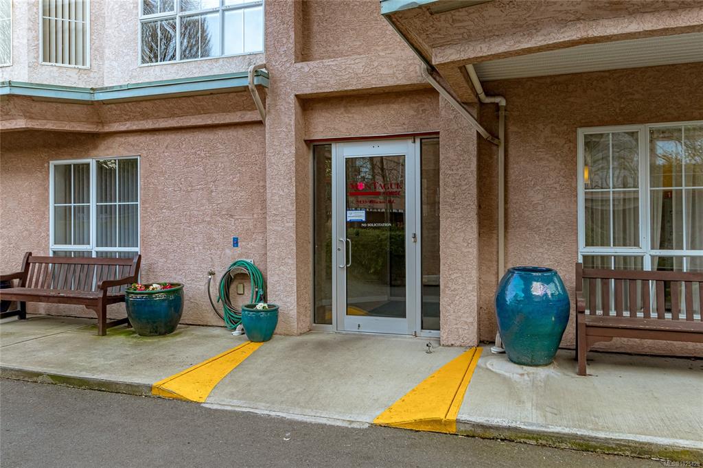 Fifth View of 3133 Tillicum Rd, Saanich, BC, V9A 2B4