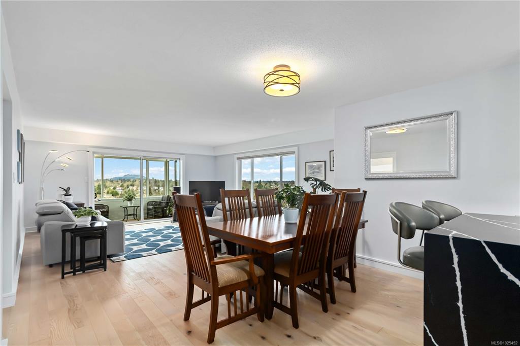 Fourth View of 2920 Cook St, Spencer Castle, Victoria, BC, V8T 3S7